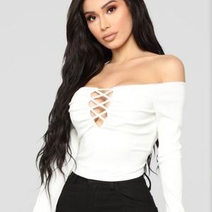 🕊 Cropped 🕊 Fashion nova long sleeve lace up Top